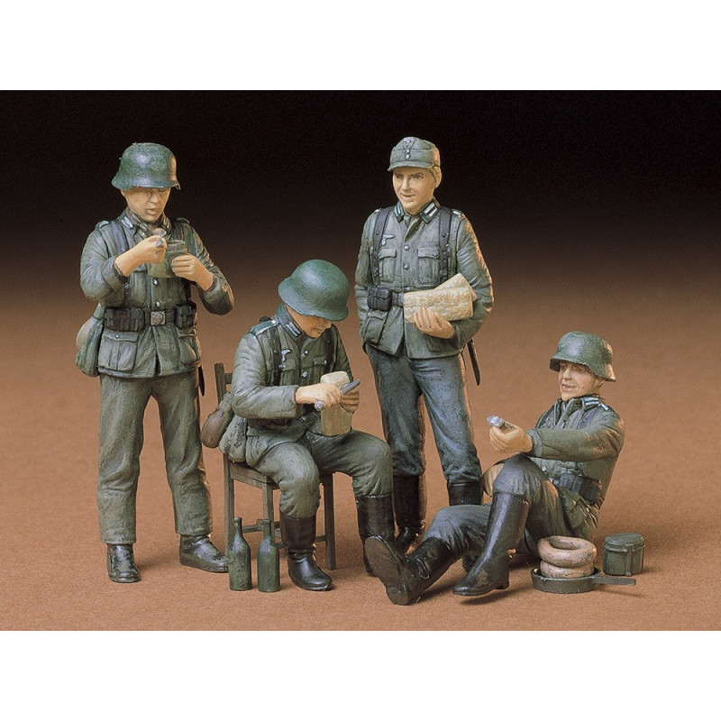 TAMIYA 1/35  GERMAN SOLDIERS ART REST (35129)