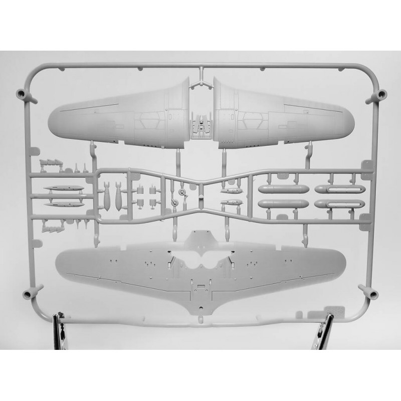 ARMA HOBBY 1/72 HURRICANE Mk II B TROP   MODEL KIT (70044)