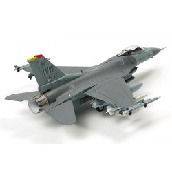 TAMIYA 1/72 LOCKHEED MARTIN F-16CJ FIGHTING FALCON s kompletním vybavením (60788)
