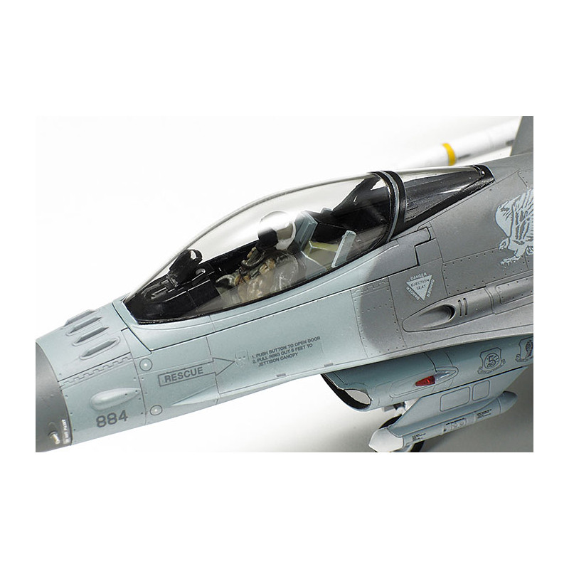 TAMIYA 1/72 LOCKHEED MARTIN F-16CJ FIGHTING FALCON s kompletním vybavením (60788)
