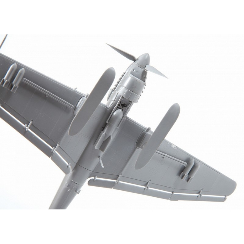 ZVEZDA 1/72 JU-87B-2/U4 "STUKA" WITH     SKIS (7323)