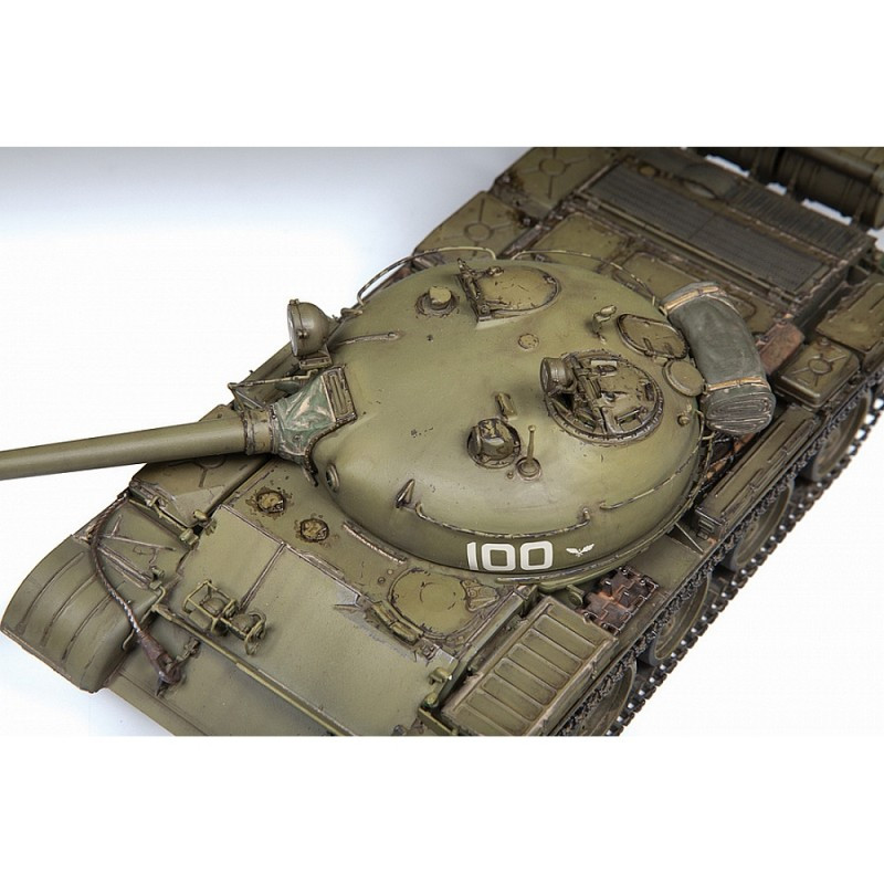 ZVEZDA 1/35 SOVĚTSKÝ HLAVNÍ BOJOVÝ TANK (3622)