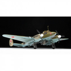 ZVEZDA 1/72 PETLYAKOV PE-2 (7283)