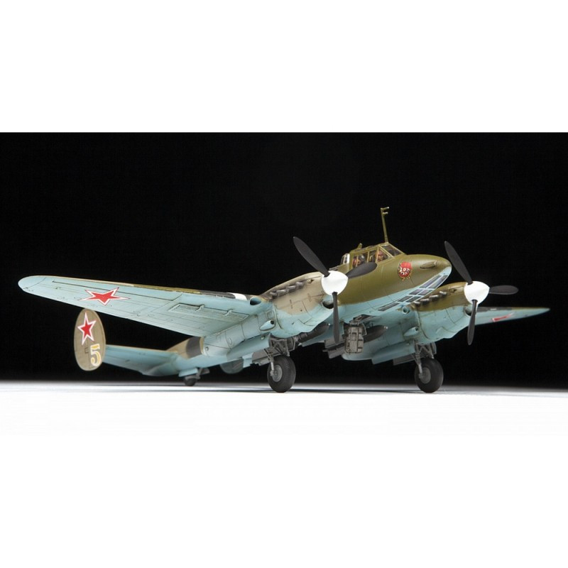 ZVEZDA 1/72 PETLYAKOV PE-2 (7283)