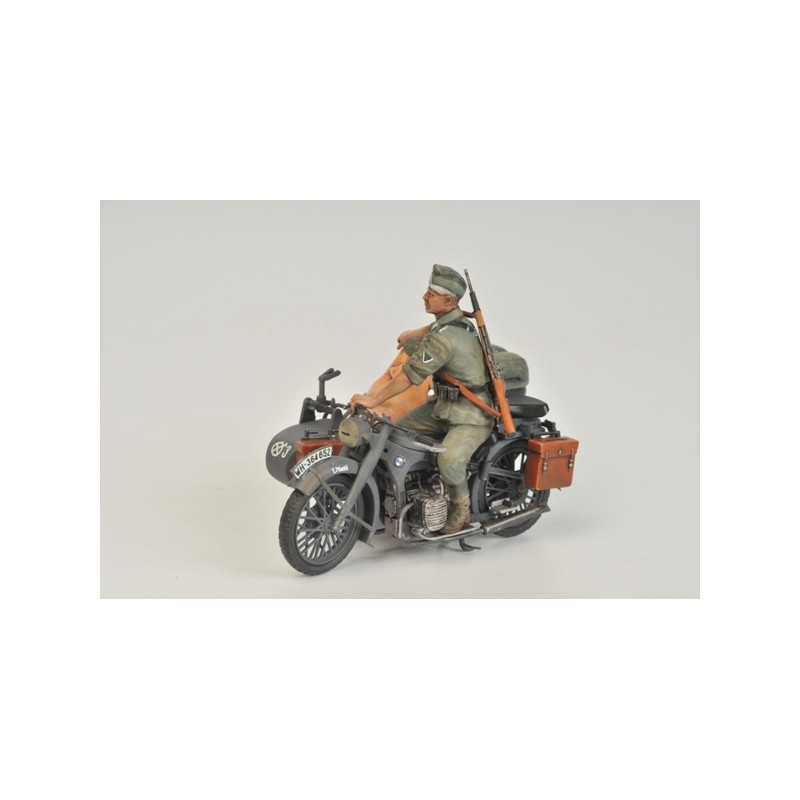 ZVEZDA 1/35 GERMAN MOTORCICLE R-12 WITH  SIDECAR AND CREW (3607)