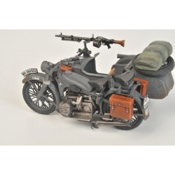 ZVEZDA 1/35 GERMAN MOTORCICLE R-12 WITH  SIDECAR AND CREW (3607)