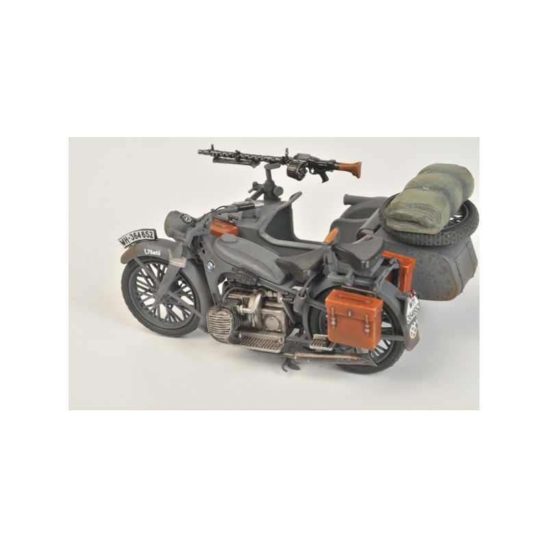 ZVEZDA 1/35 GERMAN MOTORCICLE R-12 WITH  SIDECAR AND CREW (3607)