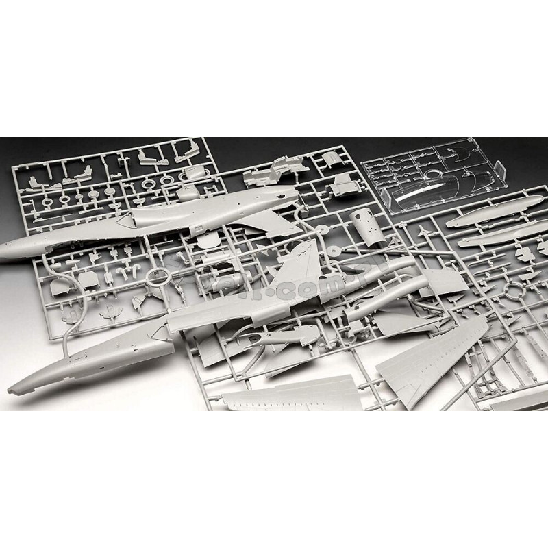 REVELL 1/32 BAe HAWK T2 (03852)
